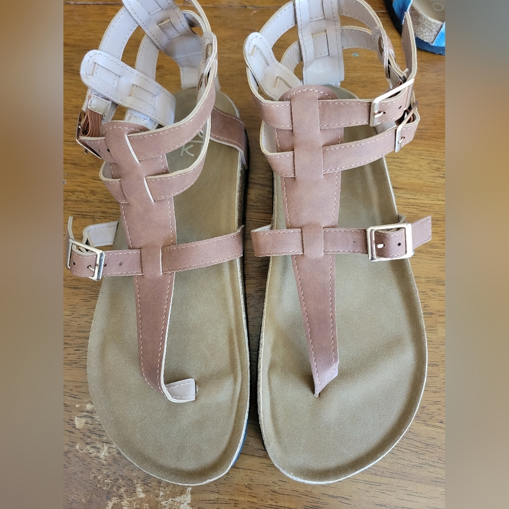 Yoki Sandals